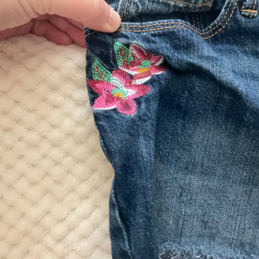 Girl’s Old Navy Jean Shorts with Embroidered‎ Flowers - Size 14